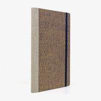 Skizzenbuch-A5-blanko-160-Seiten-Chiyogami-Papier-Motiv-Gaze-Gold-auf-blau-seitlich-von-hinten