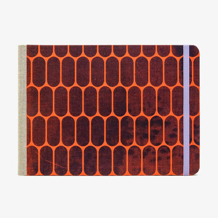 Skizzenbuch-A5-blanko-Querformat-mit-Leinen-bedruckt-bezogen-Motiv-Leinen-Orange-mti-Druck-von-vorn