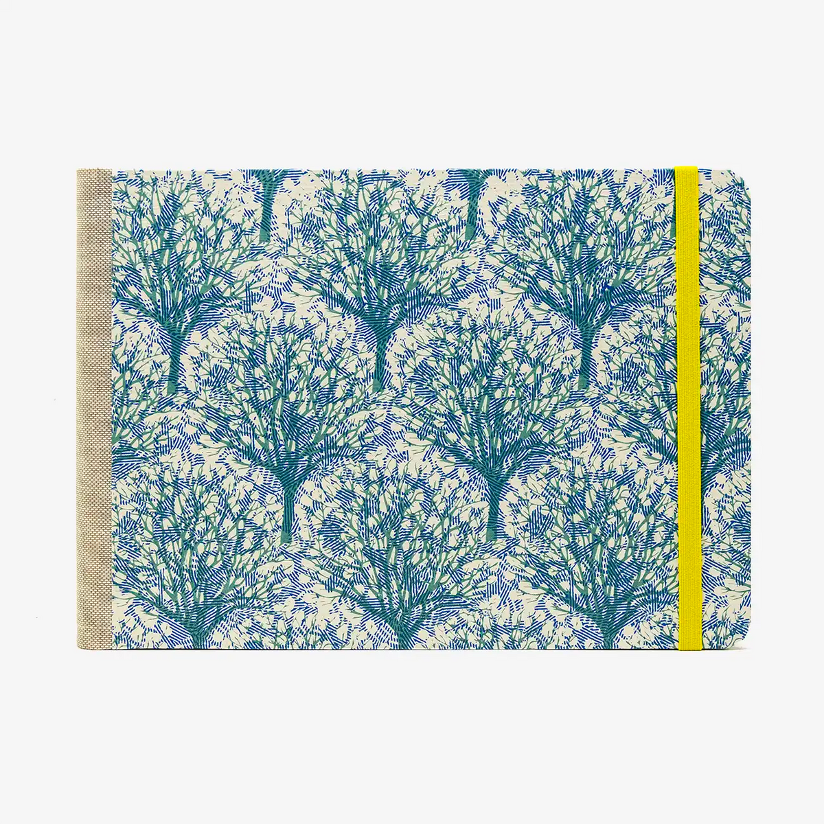 Skizzenbuch-A5-blanko-Querformat-mit-Siebdruckpapier-bezogen-Motiv-Baeume-gruen-auf-natur-von-vorn