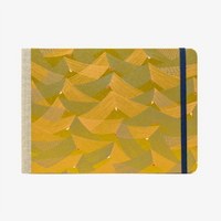 Skizzenbuch-A5-blanko-Querformat-mit-chiyogami-bezogen-Motiv-Saitenspiel-Gold-von-vorn