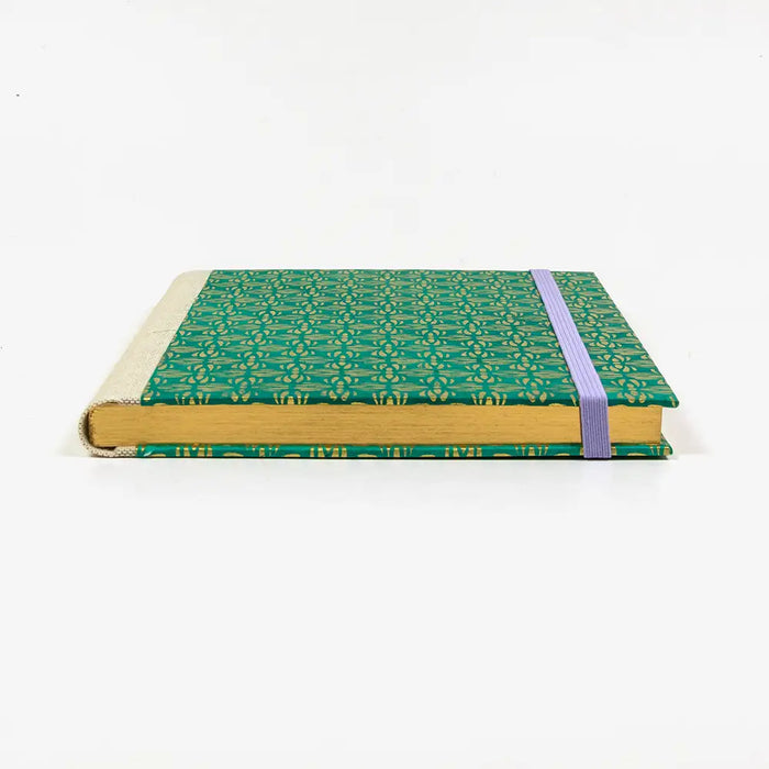 Skizzenbuch-A5-mit-Goldschnitt-cover-Lokta-Papier-160-Seiten-Motiv-Blumen-Muster-Gold-auf-Gruen-