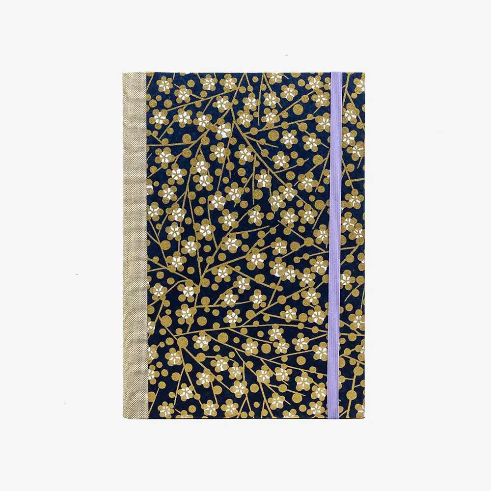 Skizzenbuch-A5-mit-Goldschnitt-cover-chiyogami-Papier-160-Seiten-Motiv-Floral-Bluetenpattern-gold-auf-Schwarz-von-vorn