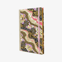 Skizzenbuch-A5-mit-Goldschnitt-cover-chiyogami-Papier-160-Seiten-Motiv-Wasserlandschaft-Schwarz-gold-purple-seitlich-von-vorn