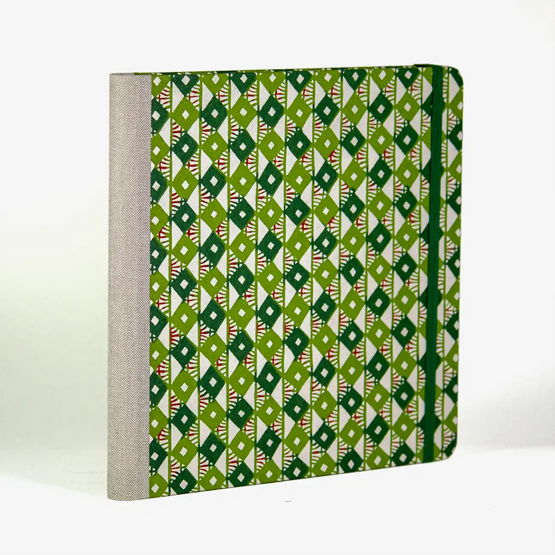 Skizzenbuch-Format-21x21cm-192seiten-mitKAtazome-shi-Muster-Rautenmuster-gruen-bezogen-cover-Seitlich-hinten