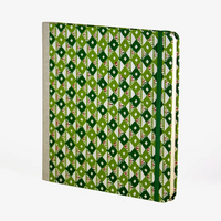 Skizzenbuch-Format-21x21cm-192seiten-mitKAtazome-shi-Muster-Rautenmuster-gruen-bezogen-cover-Seitlich-vorn