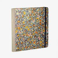 Skizzenbuch-Format-21x21cm-192seiten-mitchiyogamiMuster-Bluetenornament-auf-blau-bezogen-cove-seitlichr-hinten