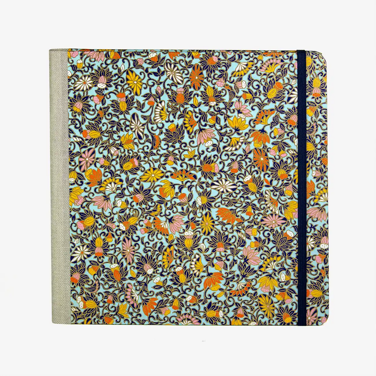 Skizzenbuch-Format-21x21cm-192seiten-mitchiyogamiMuster-Bluetenornament-auf-blau-bezogen-cover-vorn