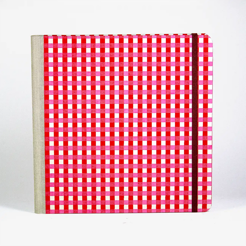 Skizzenbuch-Format-21x21cm-192seiten-mitchiyogamiMuster-Karos_Pink-bezogen-cover-vorn