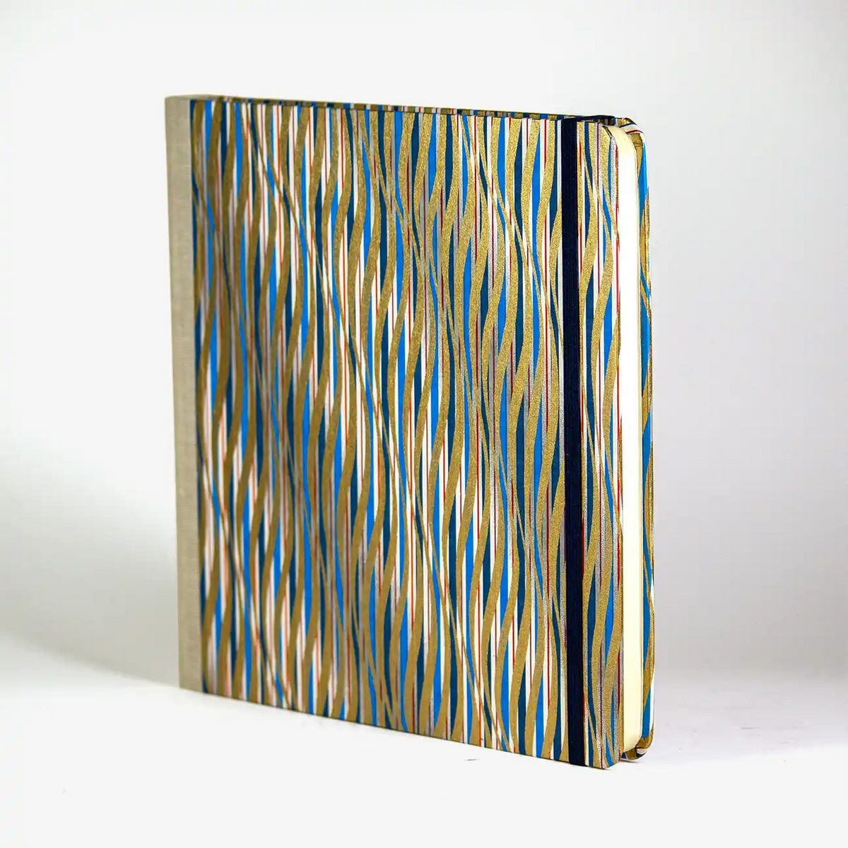 Skizzenbuch-Format-21x21cm-192seiten-mitchiyogamiMuster-Striche-in-Wellenform-b