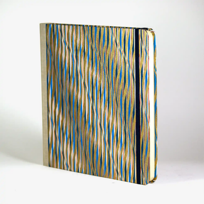 Skizzenbuch-Format-21x21cm-192seiten-mitchiyogamiMuster-Striche-in-Wellenform-b