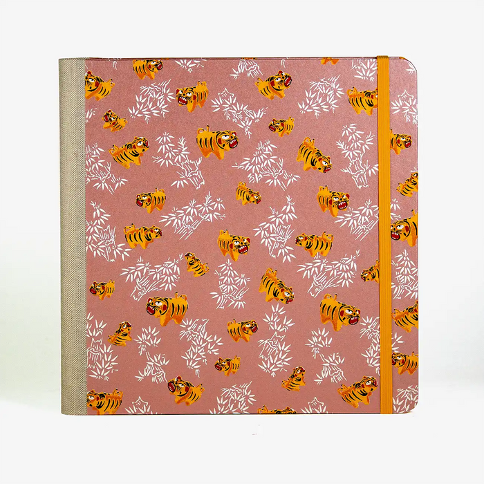Skizzenbuch-Format-21x21cm-192seiten-mitchiyogamiMuster-Tiger-pearlrosa-bezogen-cover-vorn