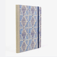 Skizzenbuch-blanko-A5-160seiten-cover-Baumwollpapier-Motiv-Strichmuster-blau-gold-ornament-seitlich-hinten