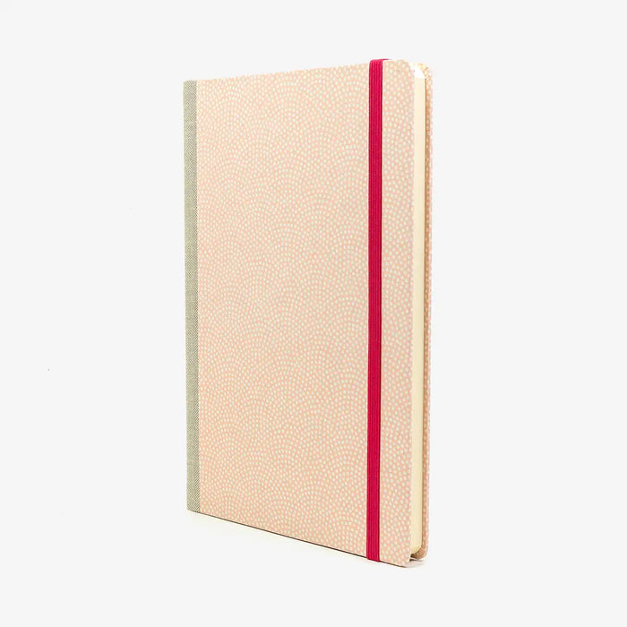 Skizzenbuch-blanko-A5-160seiten-cover-chiyogami-Motiv-Same-komon-weiss-pastellrosa-seitlich-vorn