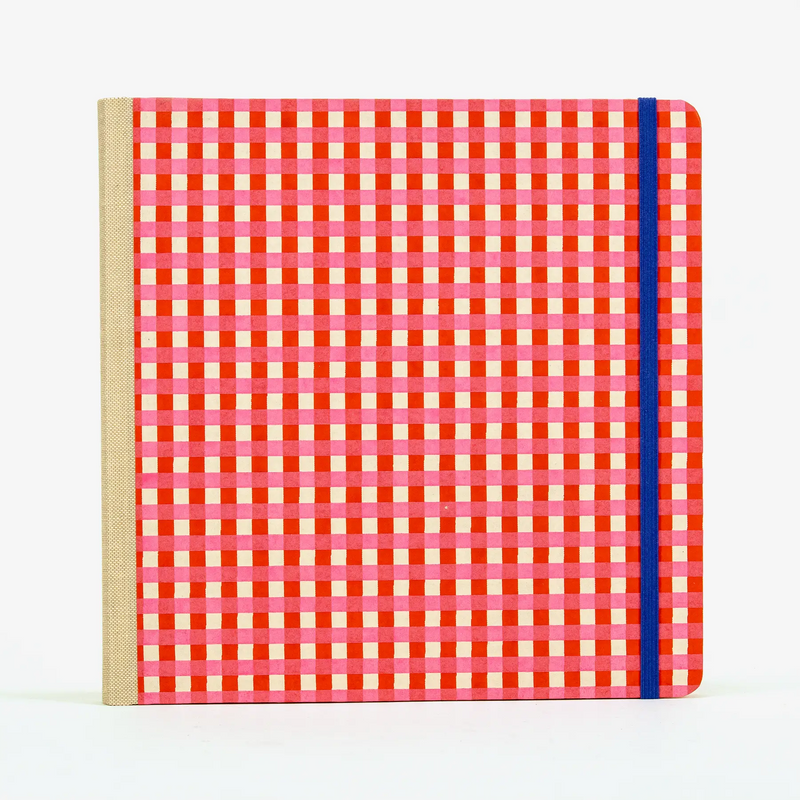 Skizzenbuch / 192 Seiten / fadengeheftet / Chiyogami / Karos Pink
