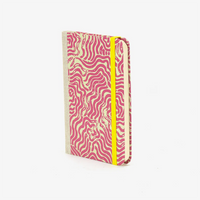 Skizzenbuch-blaupause-A6-160-leere-Seiten-Bezogen-mit-Bogen-Labyrinth-achenseegruen-auf-magenta-Produktansicht-Cover-Seitlich-Vorn-2