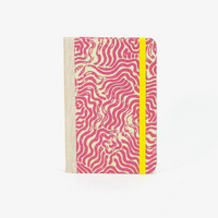 Skizzenbuch-blaupause-A6-160-leere-Seiten-Bezogen-mit-Bogen-Labyrinth-achenseegruen-auf-magenta-Produktansicht-Cover-Vorn