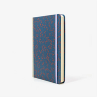 Skizzenbuch-dotted-A5-240seiten-mit-japnischesLAckpapier-motiv-Dragonfly-rot-auf-blau-bezogen-cover-seitlich-von-vorn