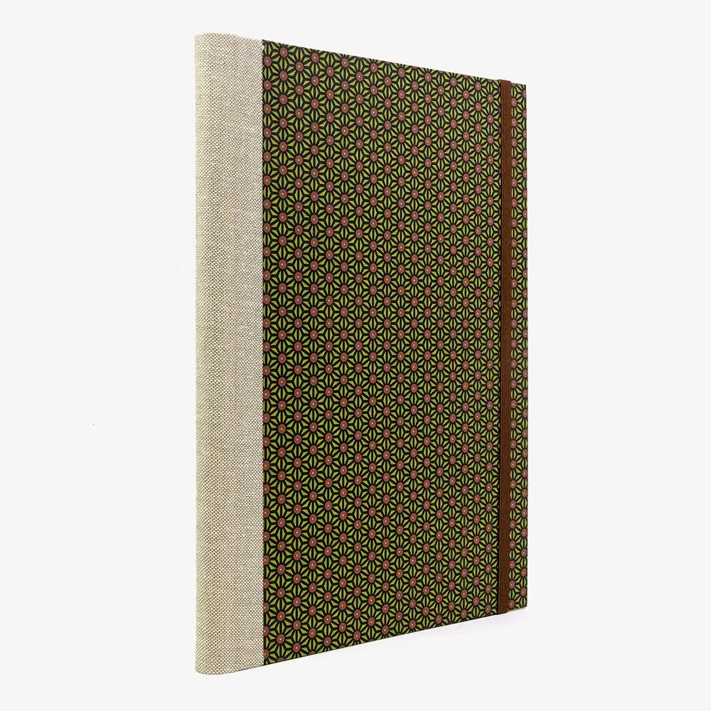 Skizzenbuch-leer-17x24cm-192seiten-cover-mit-Chiyogami-Papier-Motiv-Ashanoamuster-gruen-braun-seitlich-von-hinten