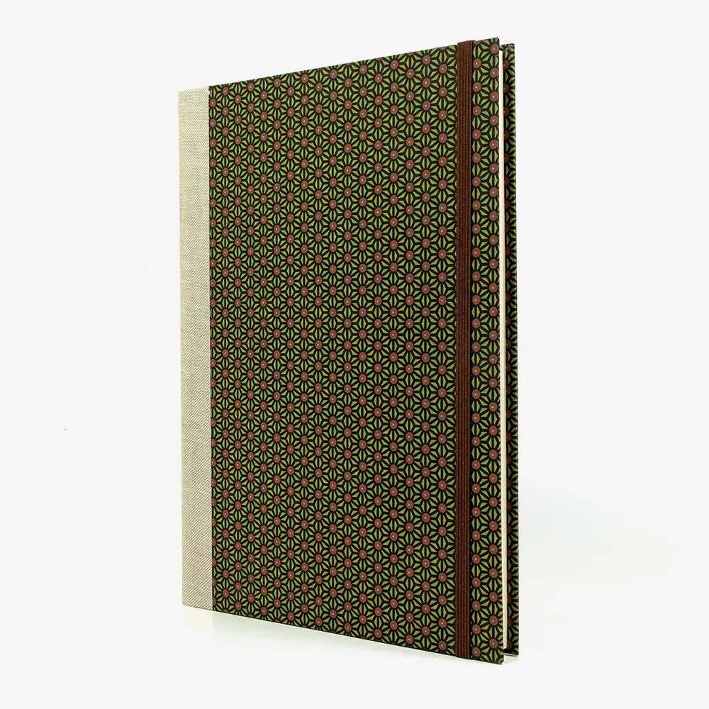 Skizzenbuch-leer-17x24cm-192seiten-cover-mit-Chiyogami-Papier-Motiv-Ashanoamuster-grtuen-braun-seitlich-von-vorn