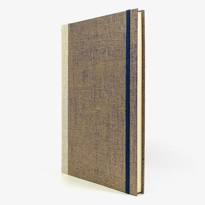 Notizbuch- 17x24 - liniert -160 Seiten-Chiyogami -Papier-Design:- Gaze- in- Gold- auf- Dunkelblau-Cover-seitlich-von-vorn
