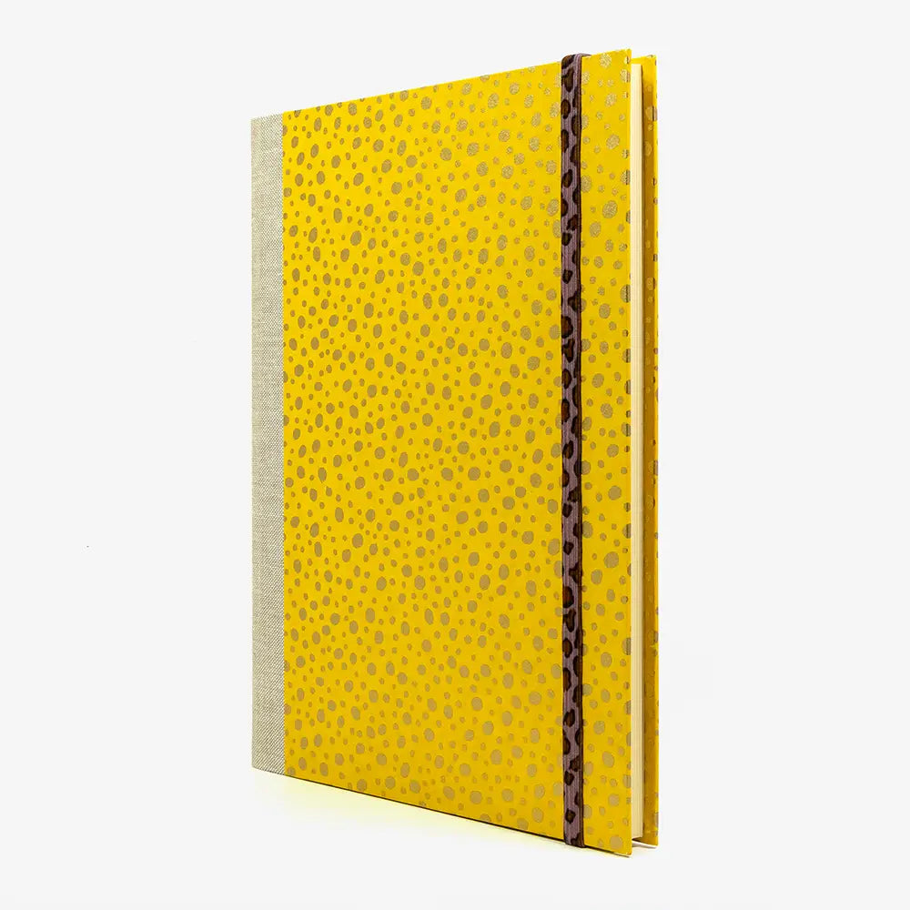 Notizbuch-17x24-liniert-160 Seiten-Chiyogami -Papier-Design:- Polka -Dots -Gold -auf- Gelb-Cover-seitlich-von-vorn