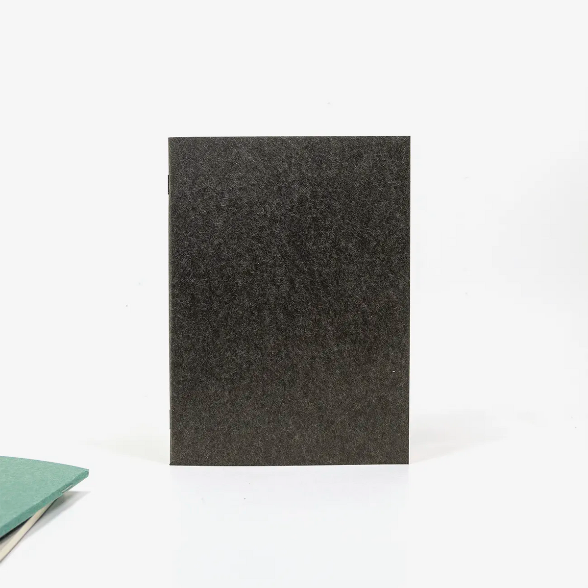 Skizzenheft-Format-19.8x14_5cm-Satogami-umschlag-schwarz-48-Seiten-Stehend