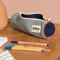 Stifte_-Etui_-_Federmappe-Stoff-_Mia_-Tricolor_-Salbei-2-Ambient
