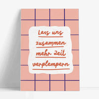 Studio-Danii-Postkarte-Alltaeglich-Motiv-Zusammen-mehr-Zeit-verplempern-rosa-A6-grauer-hintergrund