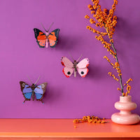 Studio-Roof-Rosora-Butterfly-3D-Schmetterling-Aufgebaut-aus-Karton-Produktansicht-im-Beispielfoto-1