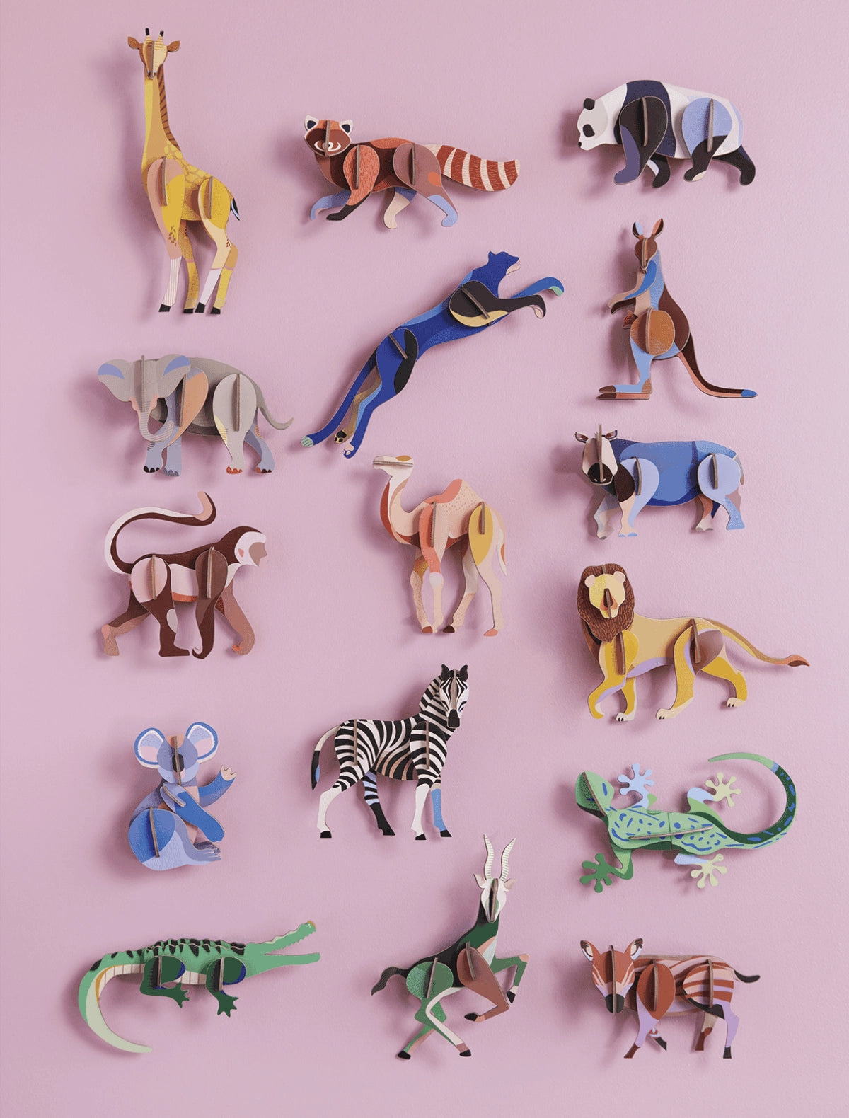 Studio-Roof-Ornament-3d-Object-Dschungel-Tier-Giraffe-aufgebaut-Beispielfoto-mit-allen-Dschungeltieren