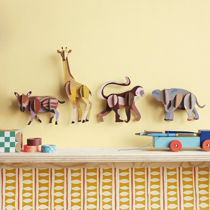 Studio-Roof-Ornament-3d-Object-Dschungel-Tier-Giraffe-aufgebaut-Beispielfoto-mit-anderen-Dschungeltieren