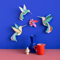 studio-roof-Voegel-3D-Voegel-Dance-of-Hummingbirds-Wanddeko-aus-recy-Karton-aufgebaut-Produktansicht-Beispiel-1