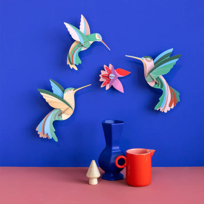 studio-roof-Voegel-3D-Voegel-Dance-of-Hummingbirds-Wanddeko-aus-recy-Karton-aufgebaut-Produktansicht-Beispiel-1