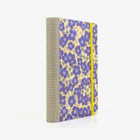 Tagesplaner-12x16_5cm-spaltenaufteilung-Cover-Chiyogami-Motiv-Bogen-628C-Blumen-cream-purple-ivory-seitlich-hinten