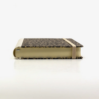 Tagesplaner-12x16_5cm-spaltenaufteilung-Cover-Chiyogami-Motiv-Sakurazweig-Gold-auf-schwarz-liegend