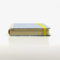 Tagesplaner-12x16_5cm-spaltenaufteilung-Cover-Lokta-papier-Motiv-Krikel-Krakel-auf-milden-blau-liegend