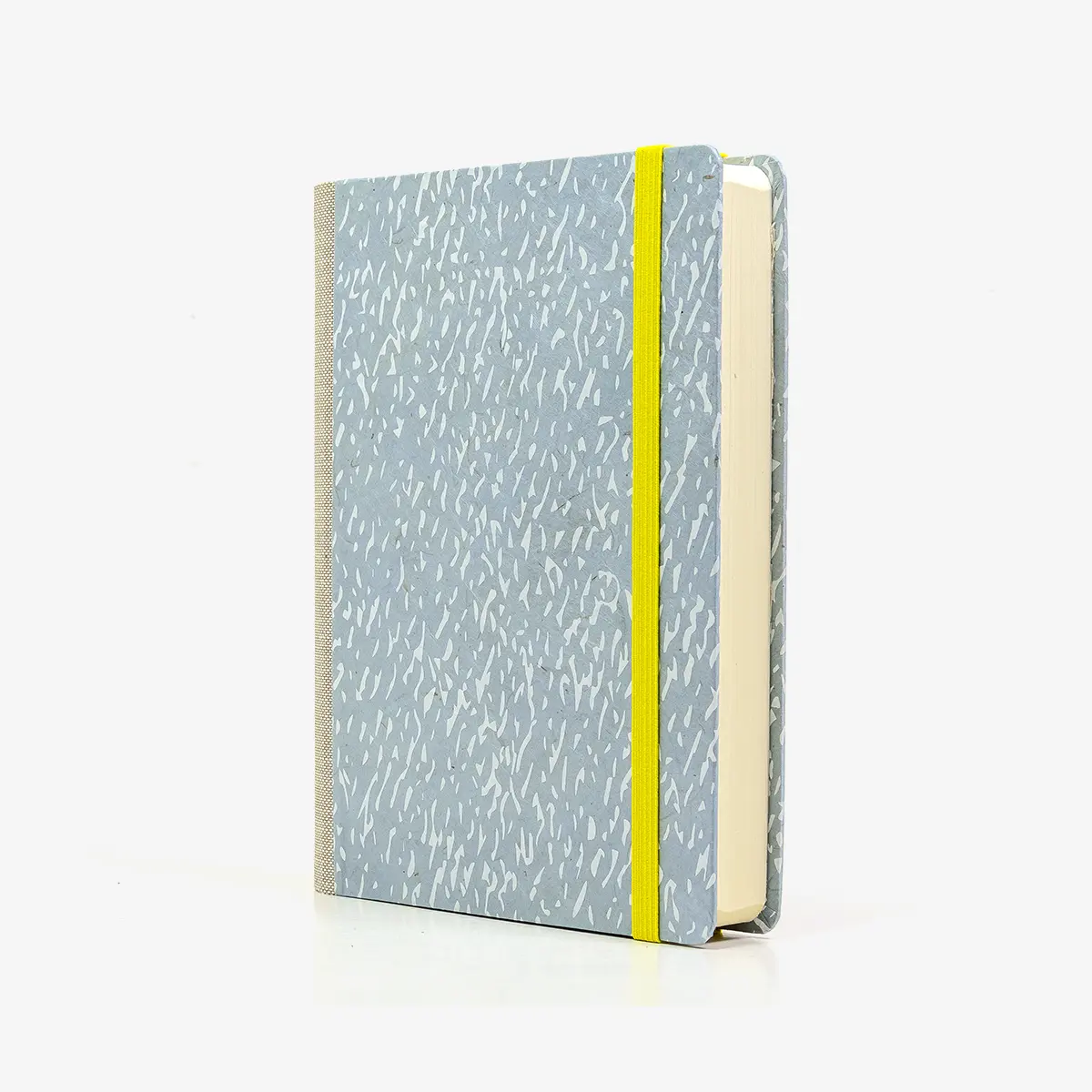 Tagesplaner-12x16_5cm-spaltenaufteilung-Cover-Lokta-papier-Motiv-Krikel-Krakel-auf-milden-blau-seitlich-vorn