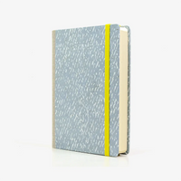 Tagesplaner-12x16_5cm-spaltenaufteilung-Cover-Lokta-papier-Motiv-Krikel-Krakel-auf-milden-blau-seitlich-vorn