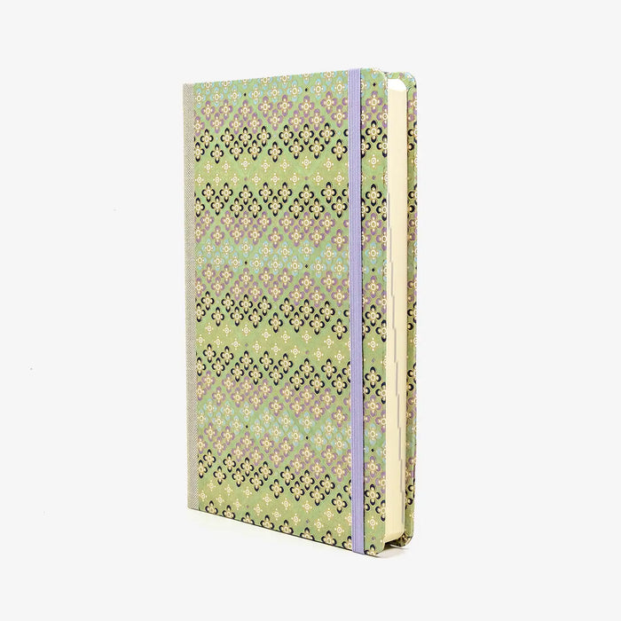 Tagesplaner-A5small-cover-.Chiyogami-Motiv-Bogen-1037C-Bluetenpattern-gruen-seitlich-von-vorn