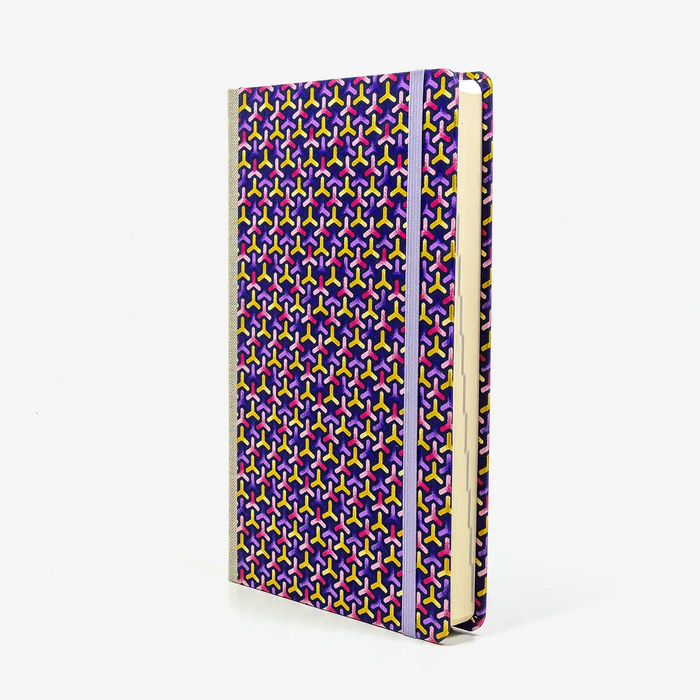 Tagesplaner-A5small-cover-.Chiyogami-Motiv-Bogen-1094C-Flechtmuster-purple-Pink-seitlich-von-vorn