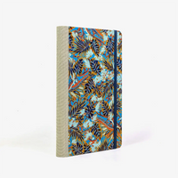 Tagesplaner-A5small-cover-.Chiyogami-Motiv-Monstera-blau-seitlich-von-hinten