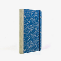 Tagesplaner-A5small-cover-.Chiyogami-Motiv-Nami-silber-seitlich-von-hinten