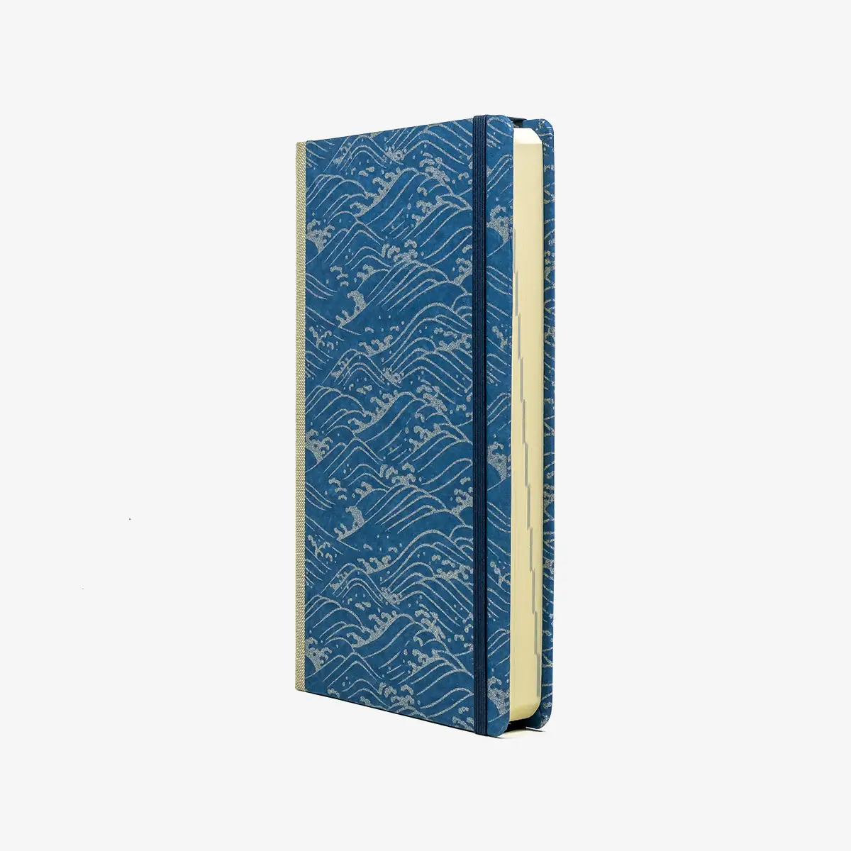Tagesplaner-A5small-cover-.Chiyogami-Motiv-Nami-silber-seitlich-von-vorn