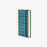 Tagesplaner-klein-9x13cm-mit-chiyogami-bezogen-muster-KAtazome-shi-Blumenornament-blau-auf-blau-cover-seitlich-von-vorn