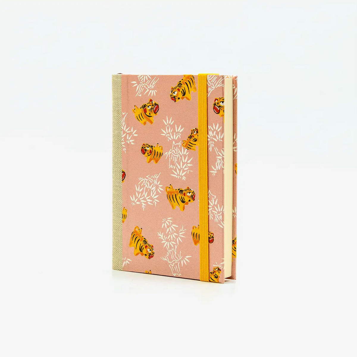 Tagesplaner-klein-9x13cm-mit-chiyogami-bezogen-muster-Tiger-auf-pearlrosa-cover-seitlich-von-vorn