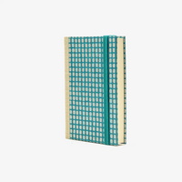 Tagesplaner-klein-9x13cm-mit-chiyogami-bezogen-muster-silber-viereck-auf-petrol-cover-seitlich-von-vorn