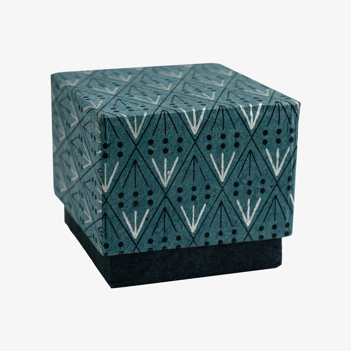 Tudi-Billo-Box-Linien-und-Diamant-Unterteil-unifarben-42-mittelblau-drachenblau-silberansicht-seitlich-mittel