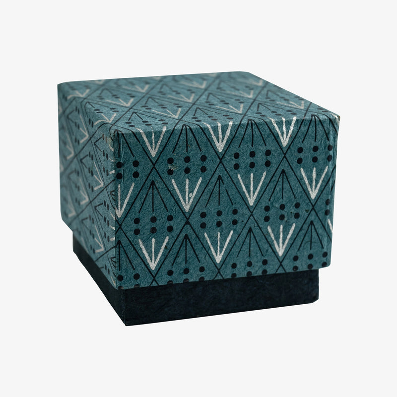 Tudi-Billo-Box-Linien-und-Diamant-Unterteil-unifarben-42-mittelblau-drachenblau-silberansicht-seitlich-mittel