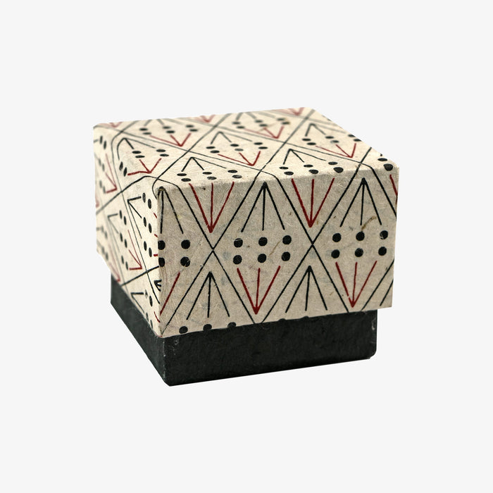 Tudi-Billo-Box-Linien-und-Diamant-Unterteil-unifarben_-02-_natur-ebenholz-lackrot-ansicht-seitlich-klein