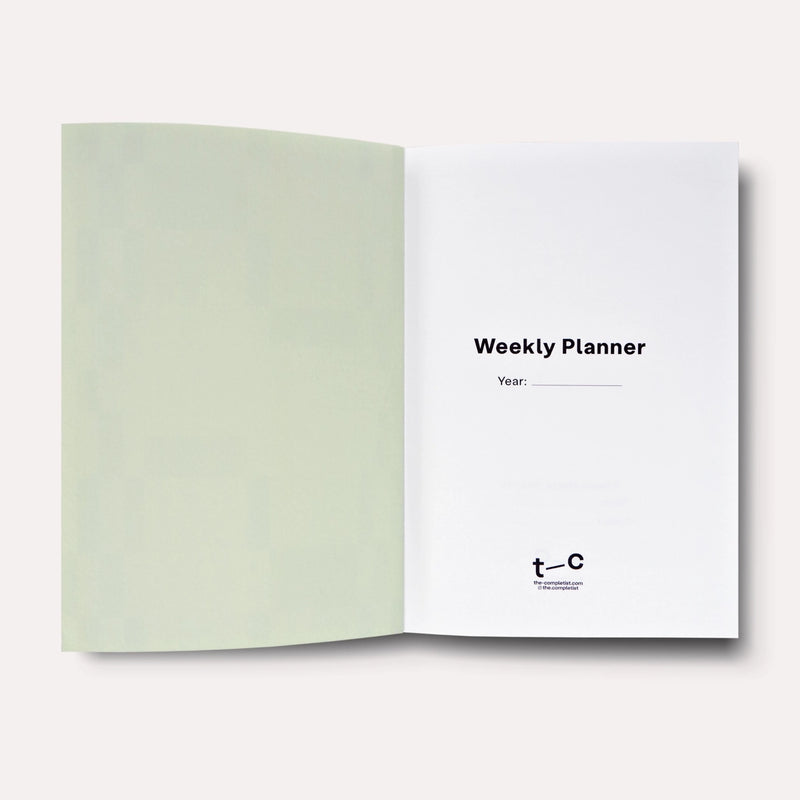 Undatierter-Wochenplaner-Celine-Softcover-A5-144Seiten-Buch-geoeffnet-1